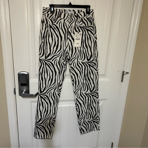 NWT Zara High Rise Straight Black & White Zebra Prijt Jeans Size 6 - Picture 1 of 9